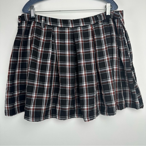 Hot Topic Tiered Mini Skirt Plus Size 2X Black Red Plaid Goth Grunge Emo Punk - Picture 2 of 8